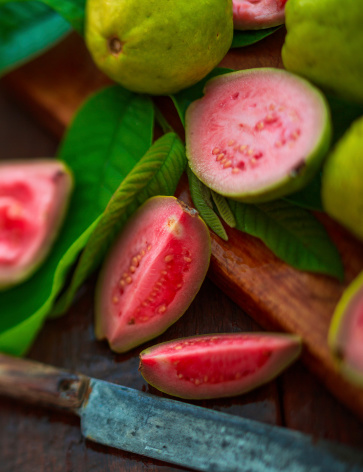 Cooked-guava-or-amrood-is-an-incredible-method-for-assisting-with-the-hack